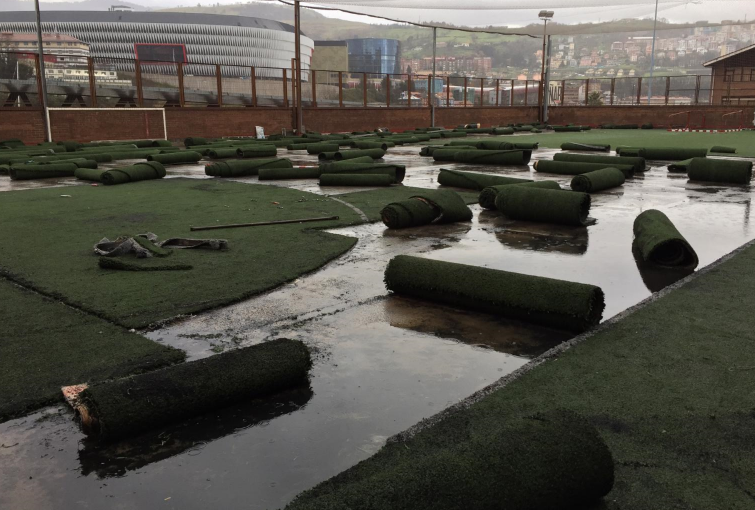 Retirada de terreno de juego en Deusto. Retirada de terreno de juego en Deusto.