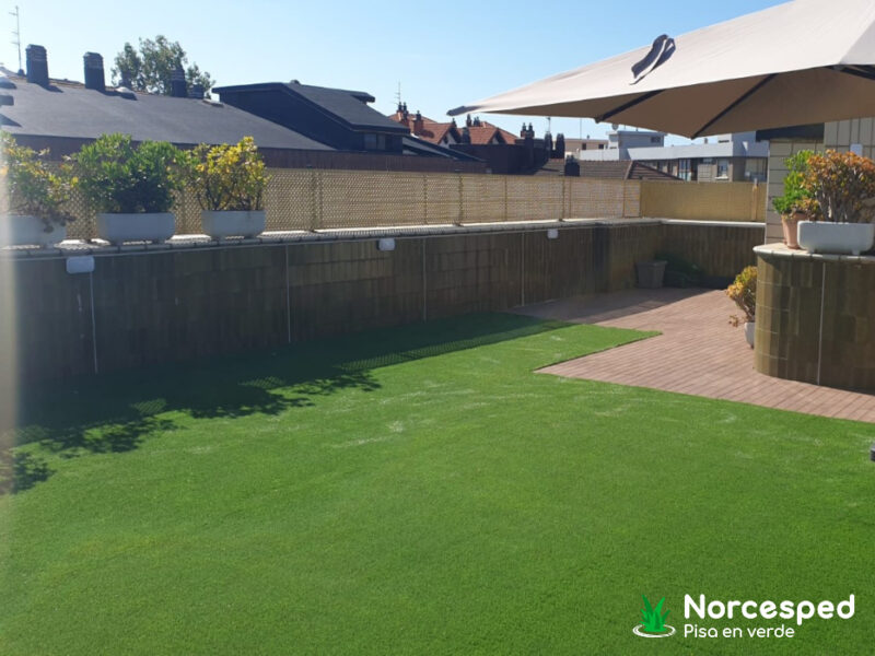 Césped artificial y tarima sintética