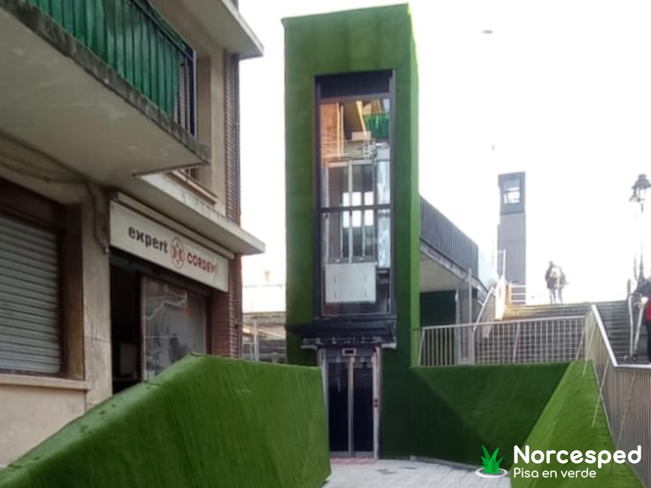 Césped artificial en espacios públicos